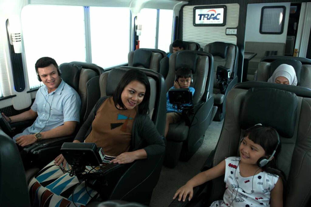 Rekomendasi Transportasi Paling Nyaman untuk Liburan Bersama Keluarga Besar