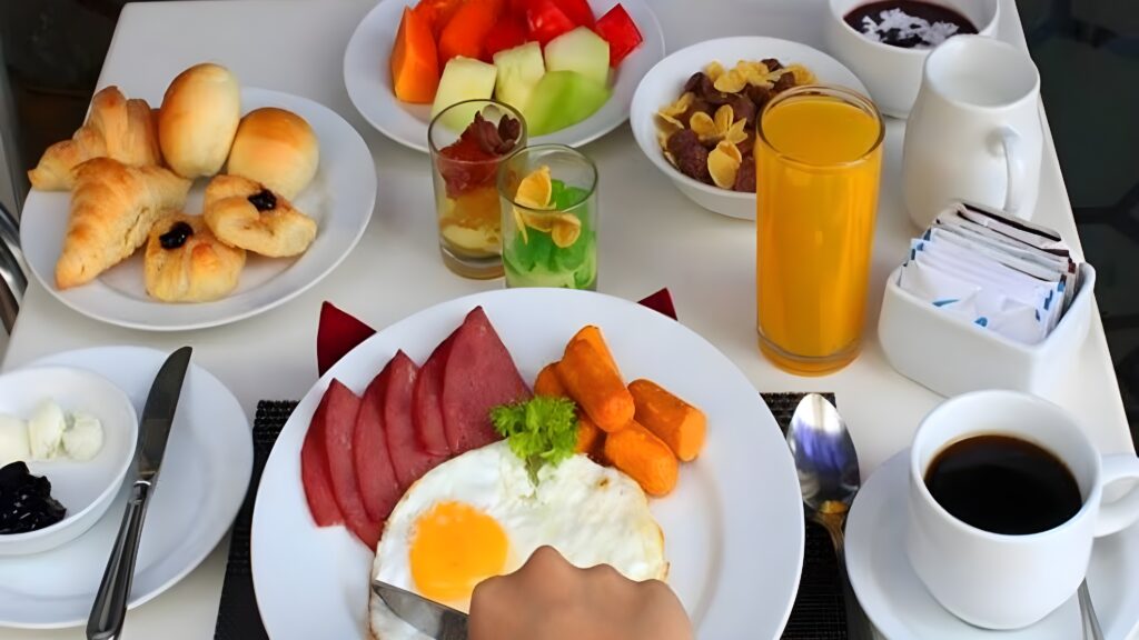 Menu Sarapan Sehat di Hotel: Pilih yang Mana agar Tetap Bugar Sepanjang Hari?