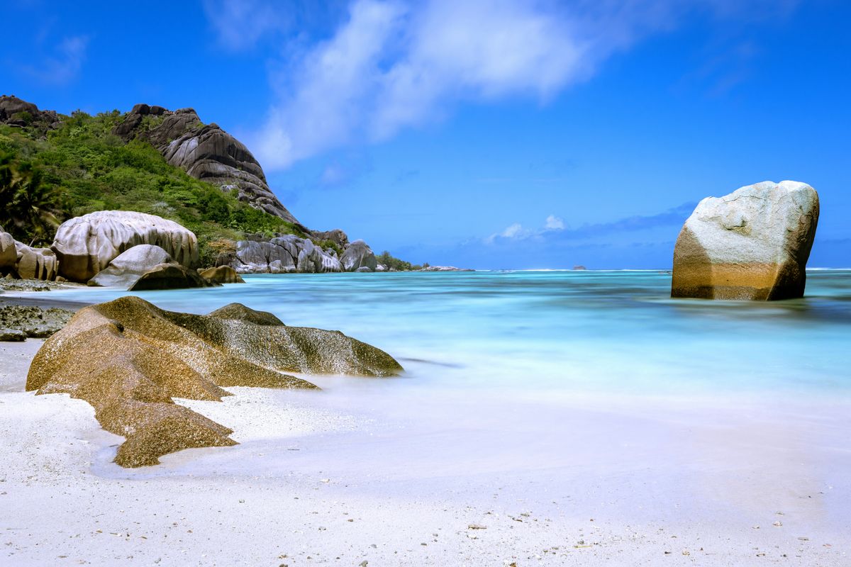 5 Pulau Tropis Terindah di Dunia untuk Liburan Romantis
