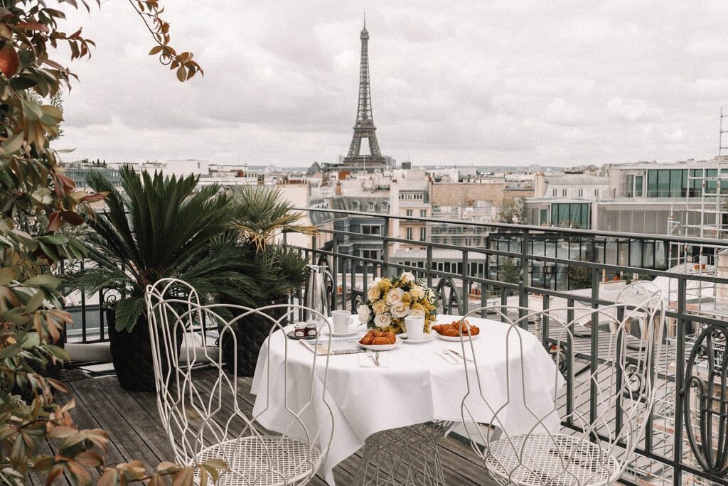 Hotel Mewah di Paris dengan Pemandangan Menara Eiffel: Cocok untuk Bulan Madu